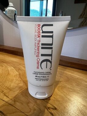 Unite Boost Thickening Crème - White with Red Accents